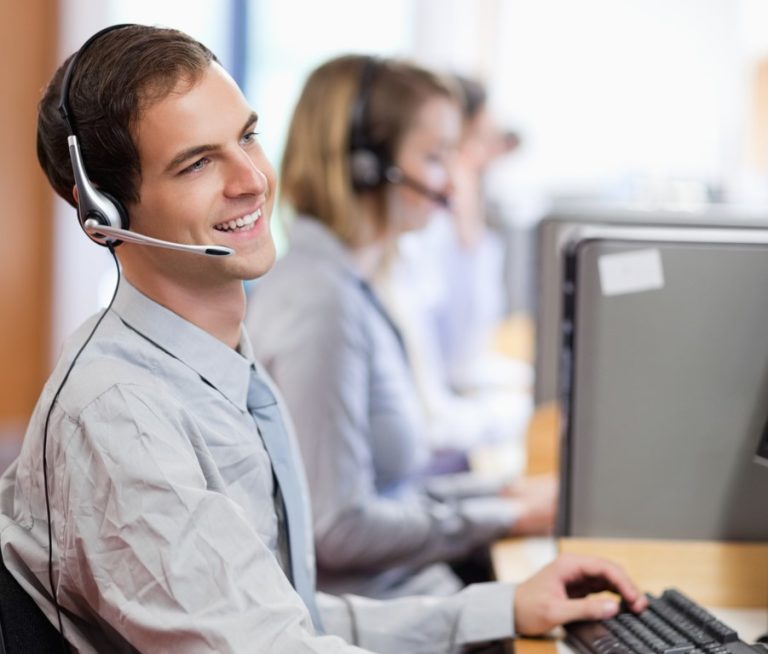 ¿Cómo una mesa de ayuda eficiente reduce los tiempos de resolución y mejora la satisfacción del cliente interno?