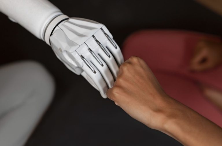 Automatización empática: ¿Cómo usar IA sin perder el contacto humano?